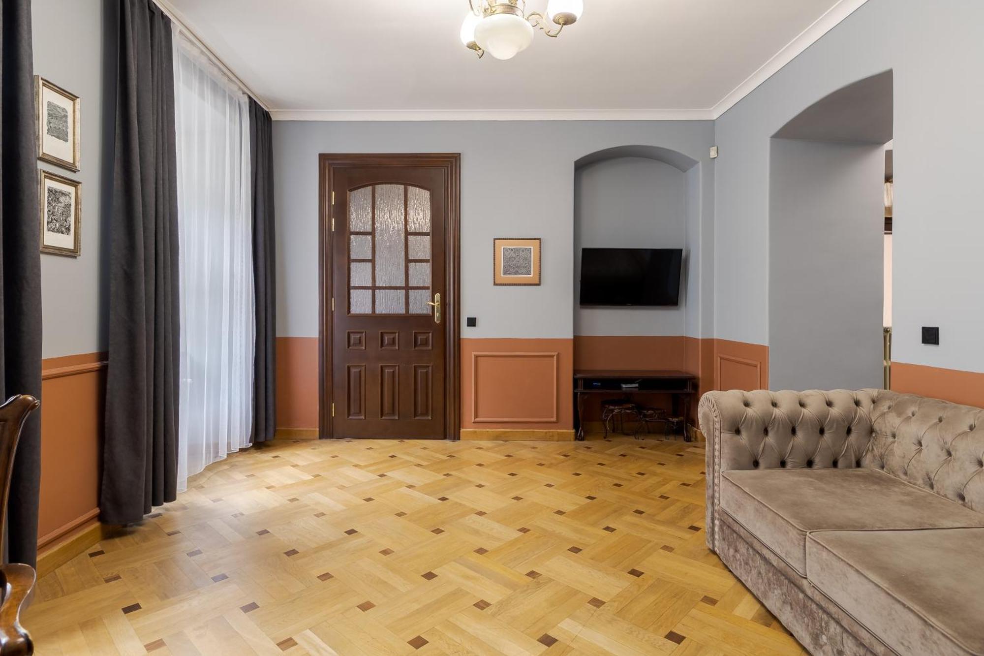 Tut Staroevreyska With Terrace Apartman Lviv Kültér fotó