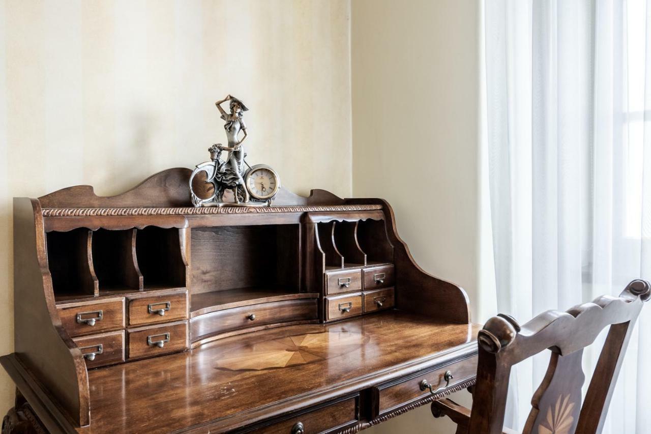 Tut Staroevreyska With Terrace Apartman Lviv Kültér fotó