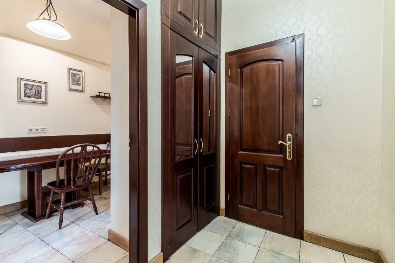 Tut Staroevreyska With Terrace Apartman Lviv Kültér fotó